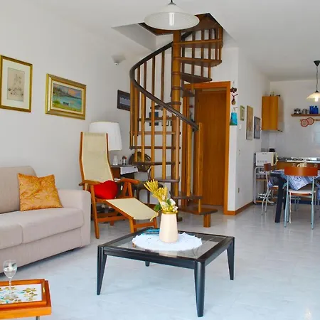 On 2 Levels With Large Terrace Lake View * 살라코마시나