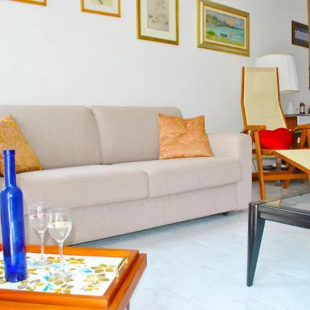 On 2 Levels With Large Terrace Lake View *