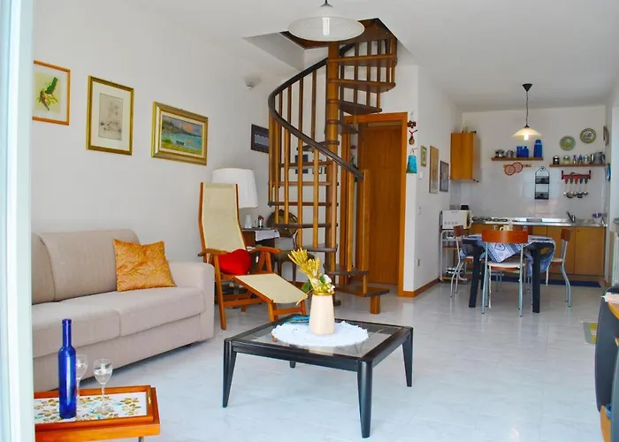 On 2 Levels With Large Terrace Lake View * 살라코마시나